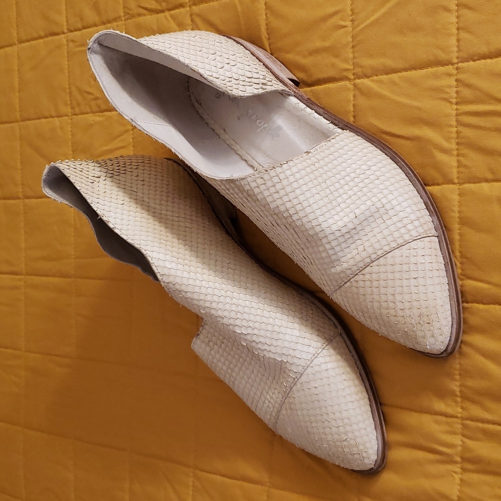 Free People Royale Snakeskin Cream colored flats size 7.5-8